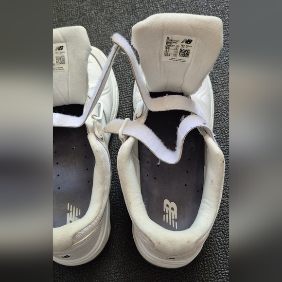New Balance White Sneakers with Hook-and-Loop Straps - Picture 10 of 10